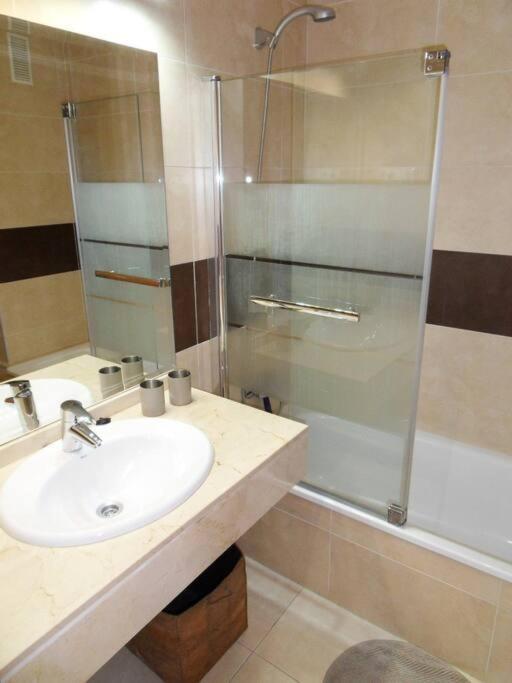 Modern 1 Bedroom Apartment, In Ла-Кала-де-Міхас Екстер'єр фото