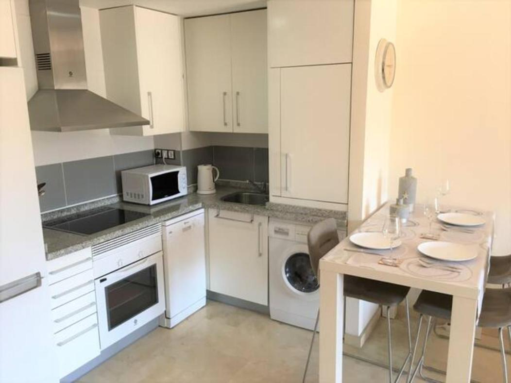 Modern 1 Bedroom Apartment, In Ла-Кала-де-Міхас Екстер'єр фото